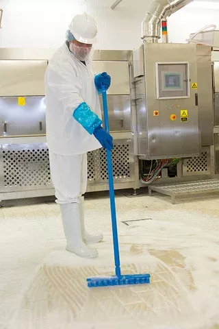 16″ UST Floor Scrub w/ 60″ Polypro Handle