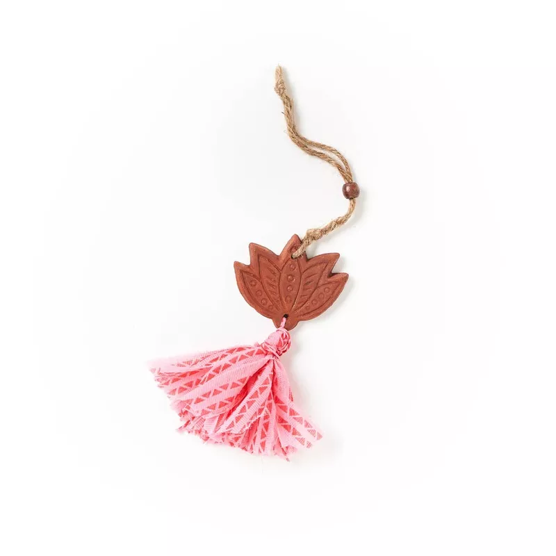 Daksha Terracotta Tassel Diffuser – Lotus
